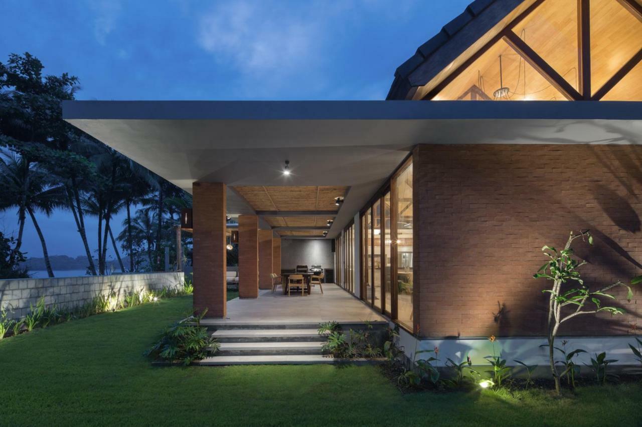The Beach House Batukaras Экстерьер фото